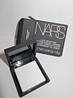 NARS LIGHT REFLECTING™ SETTING POWDER - NET WT. 0.06 Oz. 1.8 g